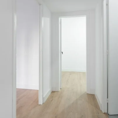 montaje de suelos de maderas laminados foto grande (3)